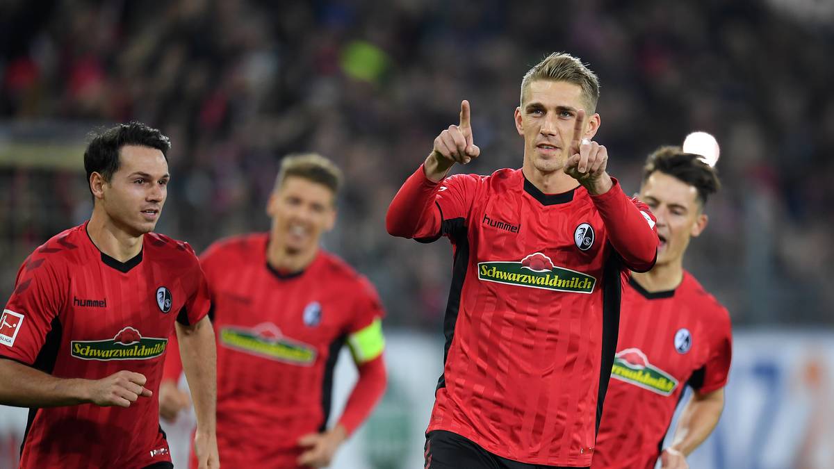 Bundesliga SC Freioburg Nils Petersen Petersen feiert seinen Treffer gegen Borussia Mönchengladbach