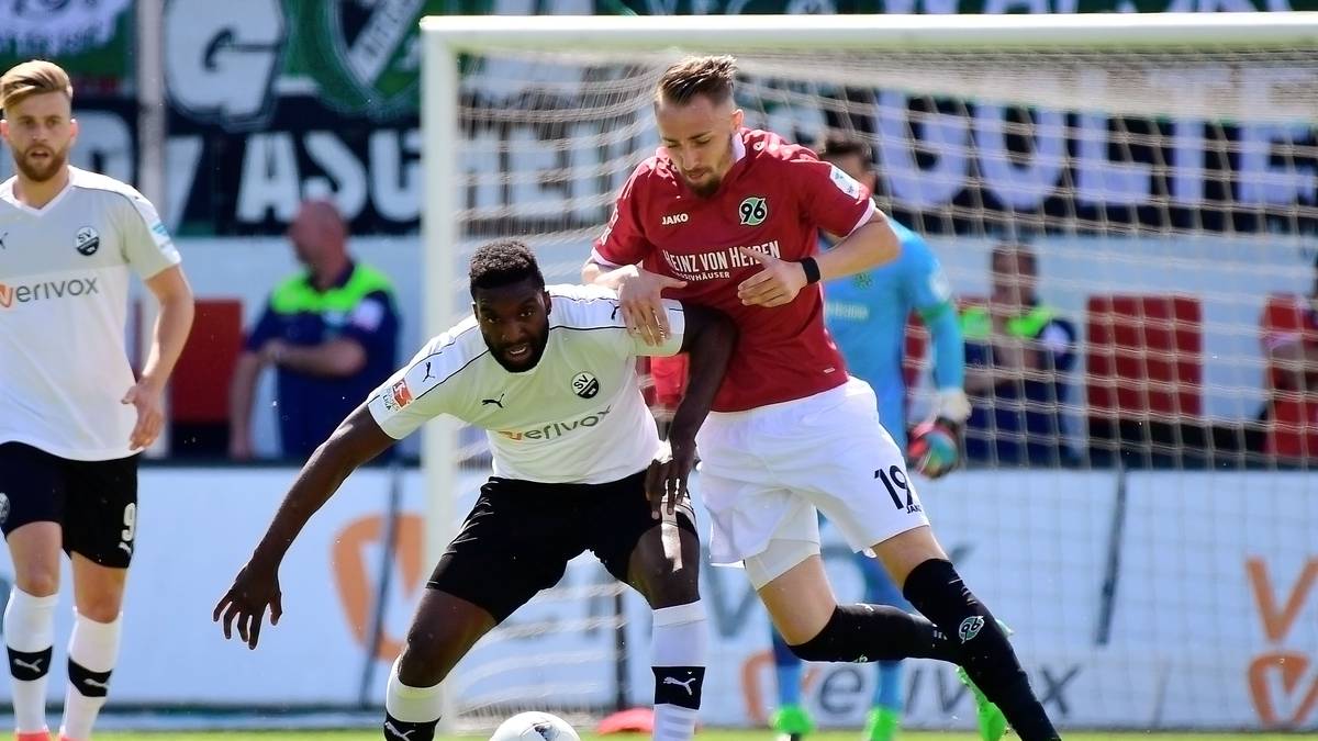 Auch in Sandhausen geht es heiß her. Hannover liegt zwar nicht in Front, wäre aber trotzdem direkt aufgestiegen