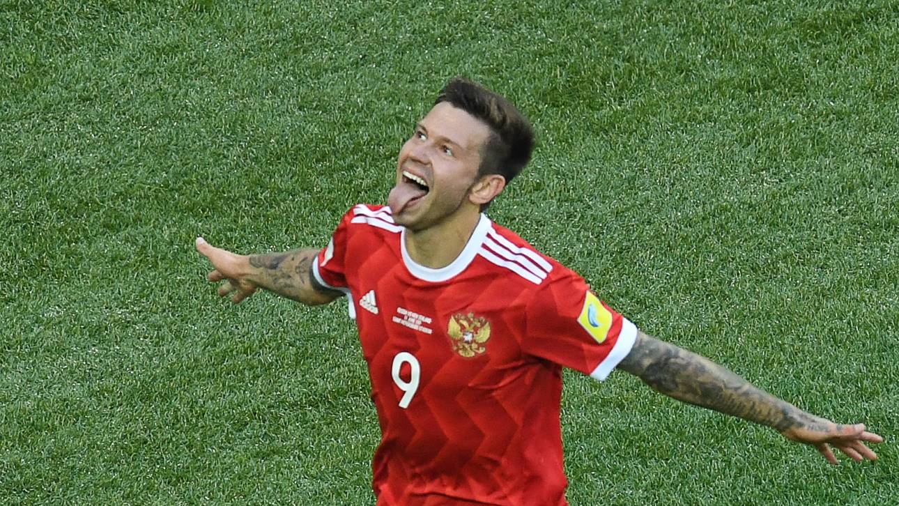 Russland siegt dank zwei Eigentoren