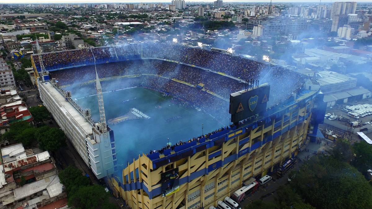 24 Stunden später rollt dann auch der Ball, nachdem sich der Rauch verzogen hat