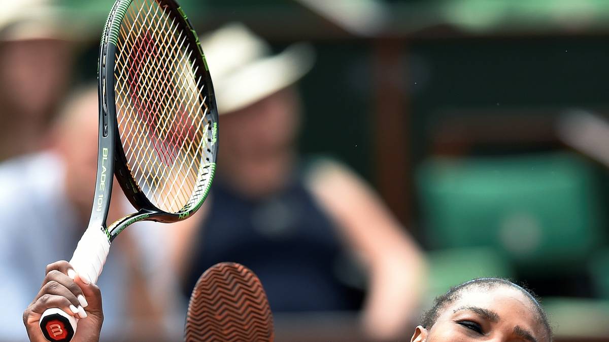 In ihrem Match gegen Kristina Mladenovic hat die Tenniskönigin aber offensichtlich trotzdem genug Zeit, um sich während des Spiels noch etwas zu dehnen