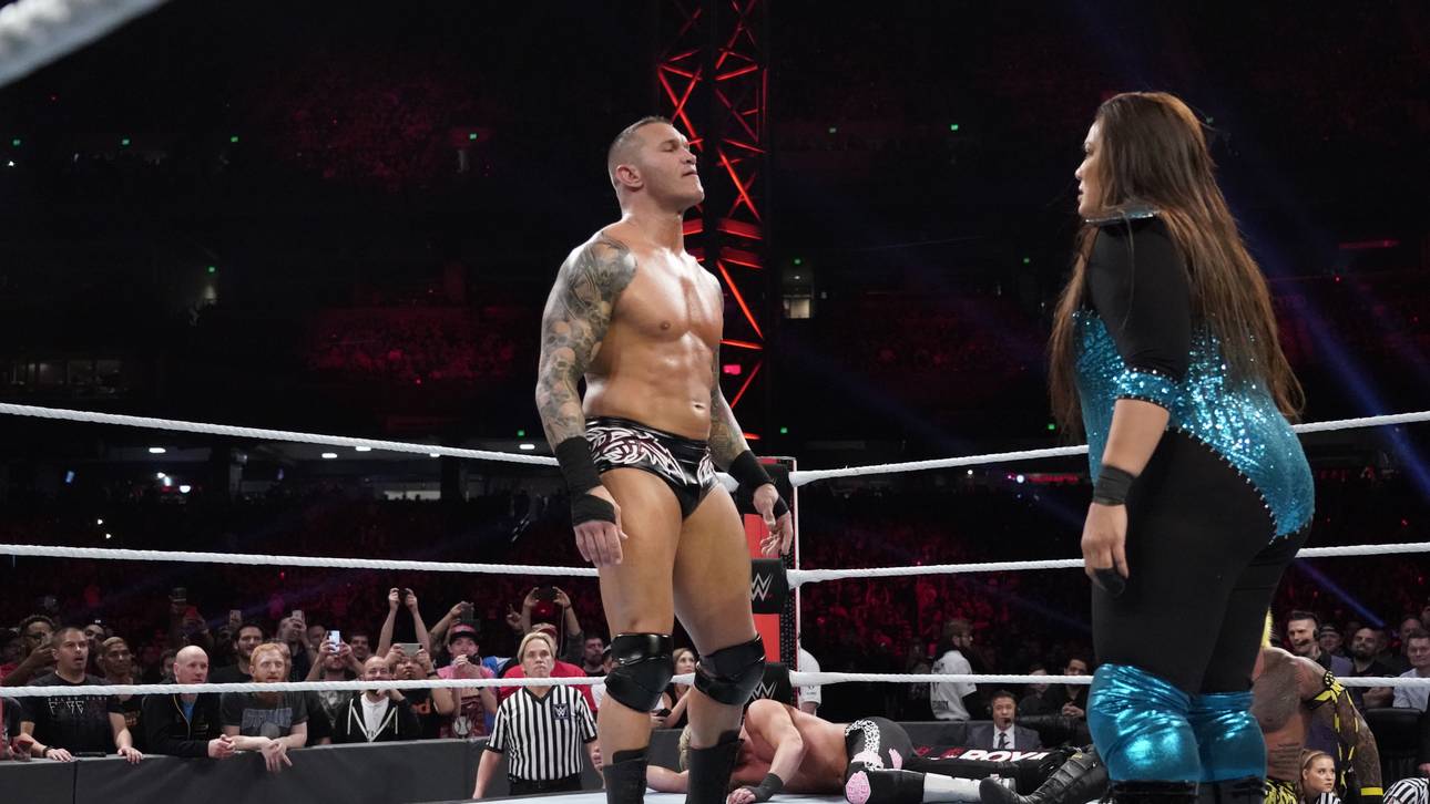 Royal Rumble nimmt skurriles Ende