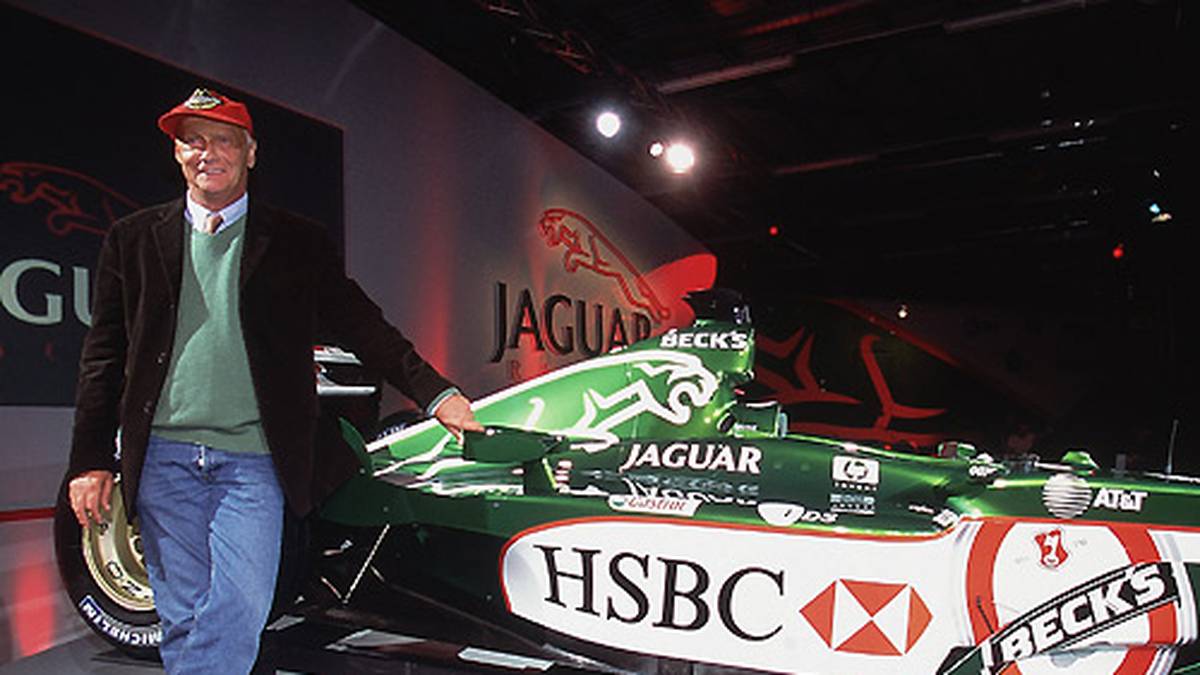 Zwischenzeitlich arbeitet Lauda auch beim Jaguar-Rennstall. Knapp zwei Jahre lang ist er zunächst als Rennleiter und später als Teamchef tätig...