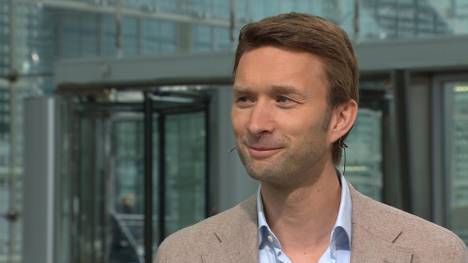 Im STAHLWERK Doppelpass geht Simon Rolfes auf die These von SPORT1-Experte Stefan Effenberg ein und formuliert eine bescheidene Titelansage. 