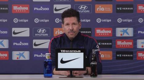 Atlético Madrid geht am Samstag in La Liga als ungeschlagener Tabellenführer in das Stadtderby gegen Real. Trainer Diego Simeone hat jedoch Respekt vor den Königlichen.