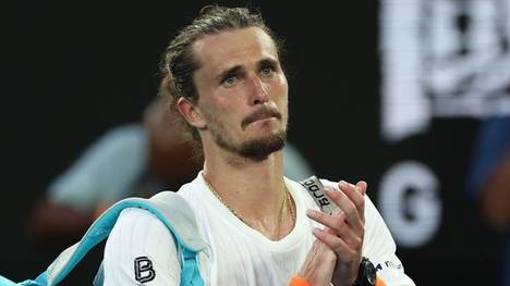 Desaster für Alexander Zverev: Der Deutsche scheidet im Halbfinale der Australian Open gegen Carlos Alcaraz aus.