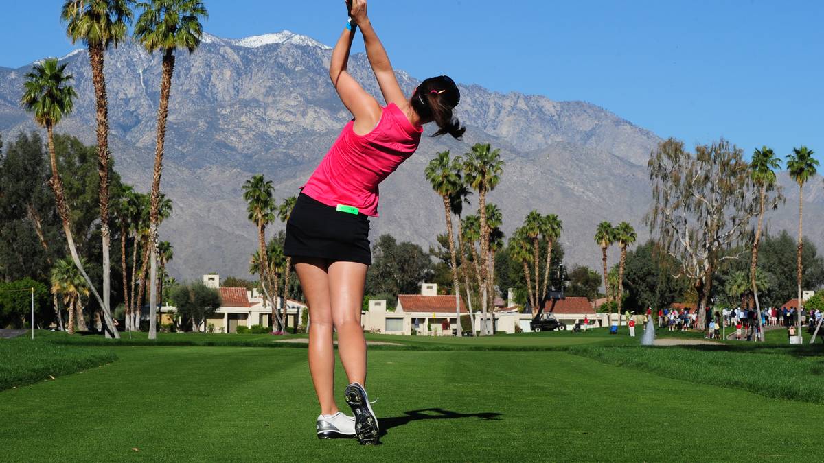 Am 27. März 2011 gewinnt Gal ihr erstes Turnier auf der LPGA-Tour, die KIA Classic, mit einem Schlag Vorsprung vor Jiyai Shin aus Südkorea. Entscheidend ist ein Birdie auf Loch 18.
