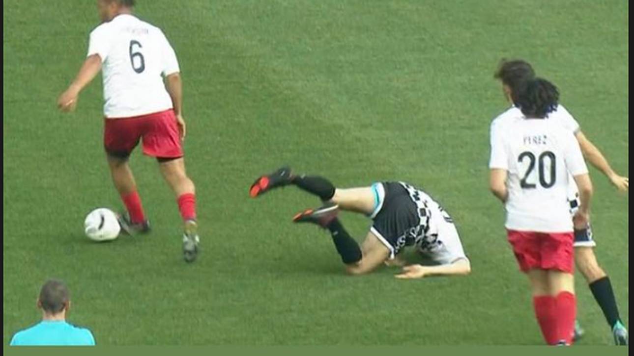 Charles Leclerc sorgt für Slapstick-Einlage beim Benefizspiel