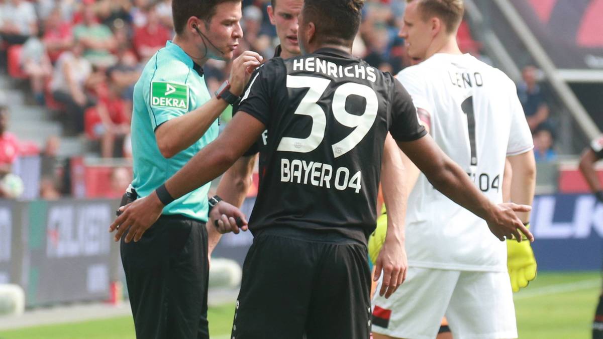 Leverkusens Sportdirektor Völler schimpft anschließend: "Wolfgang Stark ist da wohl im Keller in Köln vor dem Fernseher eingeschlafen"