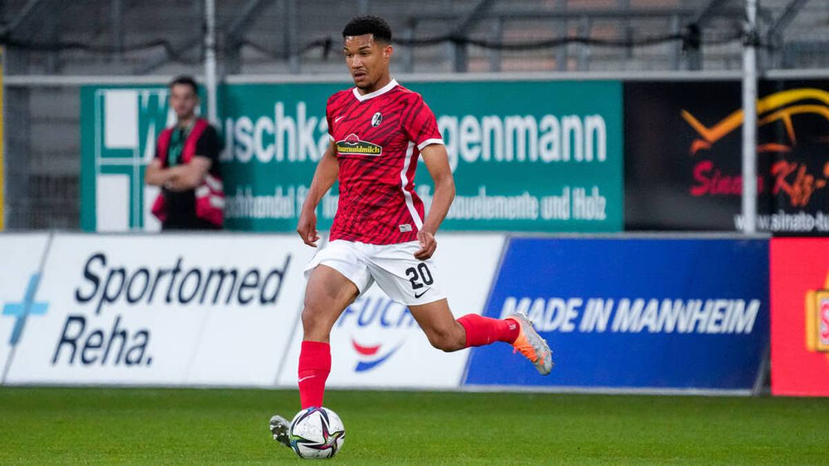Kenneth Schmidt (Innenverteidiger, 3) ist 21 Jahre alt und spielt beim SC Freiburg. Ein U21-Länderspiel hat er bislang bestritten