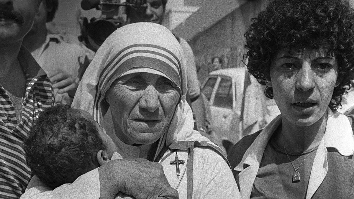 Mutter Teresa war jahrelang in der Armen- und Krankenpflege aktiv und wird in der katholischen Kirche als Heilige verehrt