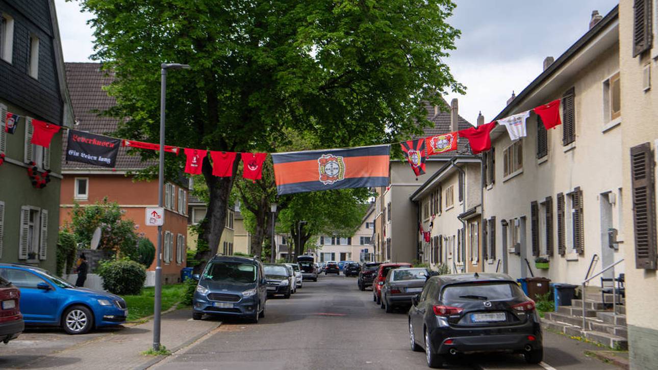 Spektakulärer Empfang für Bayer-Elf