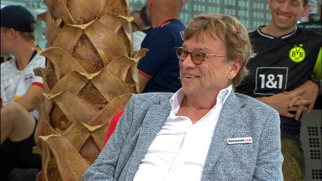 Mit einem Lacher honorieren Béla Réthy und die Doppelpass-Runde die körperliche Transformation von Niklas Süle.