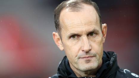 Bayer Leverkusens Trainer Heiko Herrlich hofft gegen Borussia Mönchengladbach auf den Einsatz von Karim Bellarabi