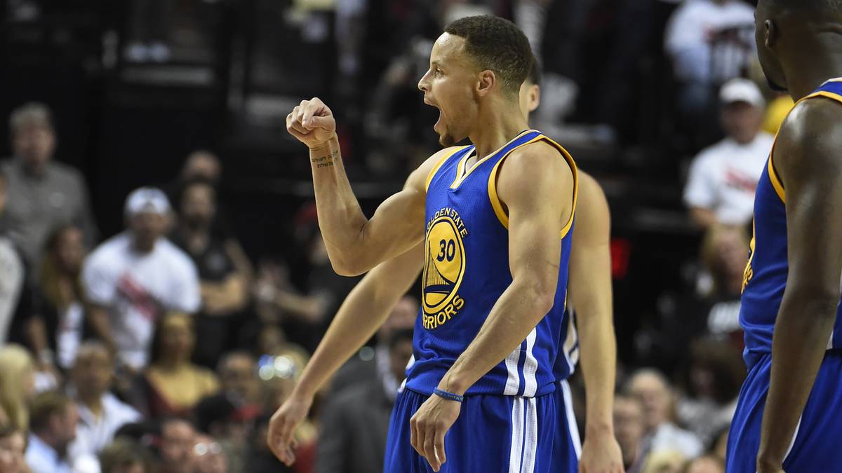 "I'm back" rief Stephen Curry während seiner Mega-Performance im vierten Spiel der NBA-Playoffs gegen Portland. In der Verlängerung machte der Warrior 17 Punkte - so viele Zähler hatte in der NBA-Geschichte noch nie zuvor ein Spieler in einer Verlängerung erzielt. Zudem ist Curry erst der zweite NBA-Spieler in den vergangenen 30 Jahren, der von der Bank kommend 40 Punkte in einem Playoff-Spiel erzielte