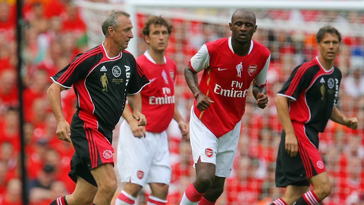 Als Spieler gewann Cruyff mit Ajax neun Meistertitel und sechsmal den Pokal. Im Verlauf seiner Karriere sammelte er mit Barcelona und Los Angeles Aztecs weitere Trophäen. Im Herzen trägt er aber bis ins hohe Alter nur einen Verein: Ajax