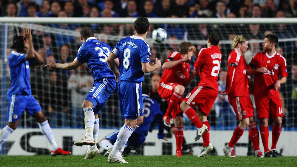 PLATZ 6: FC Chelsea - FC Liverpool 4:4 - Ein spektakuläres Remis ereignet sich am 14. April 2009 an der Stamford Bridge im Viertelfinal-Rückspiel zwischen Chelsea und dem FC Liverpool. Frank Lampard sorgt mit einem Billardtor in der 89. Minute für den Endstand