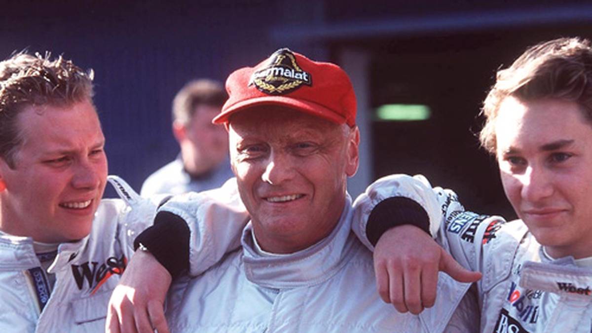 Aus seiner ersten Ehe mit Marlene Knaus stammen die Söhne Lukas (l.) und Matthias (r.), der von 2006 bis 2009 für Mercedes in der DTM fährt. Wetzinger bringt 2009 Zwillinge zur Welt. Einen weiteren Sohn hat Lauda aus einer außerehelichen Beziehung