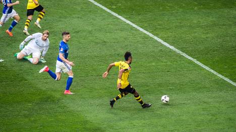 FC Schalke 04 v Borussia Dortmund - Bundesliga