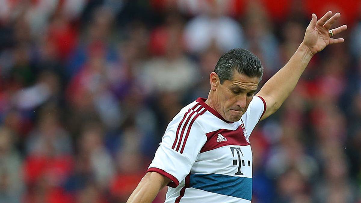 JORGINHO (92/93 - 94/95): Der Brasilianer wechselt zur Saison 1992/93 zum FCB und trägt zwei Jahre später maßgeblich zum Gewinn der Meisterschaft bei. Nach seinem Bayern-Engagement folgen noch Stationen in Japan und Brasilien