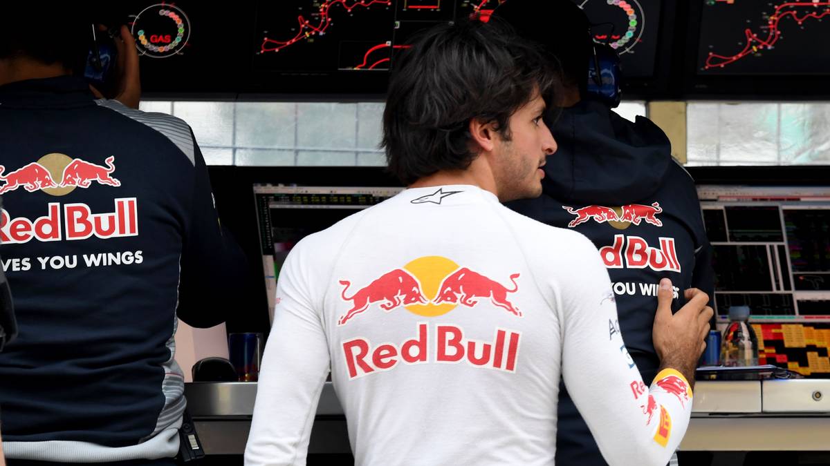 PLATZ 9: CARLOS SAINZ JR. (13 Strafpunkte) - Auch der Spanier punktet konstant und leistet sich jährlich das eine oder andere kleine Vergehen. In dieser Saison kassierte er im Qualifying von Kanada einen Strafpunkt, nachdem er einen Fahrerkollegen behindert hat