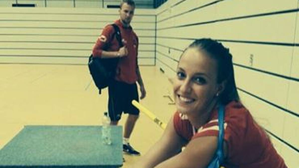 Dürr gehört ebenfalls zu den Spielerinnen, die sich auch auf Facebook mal in Szene setzen