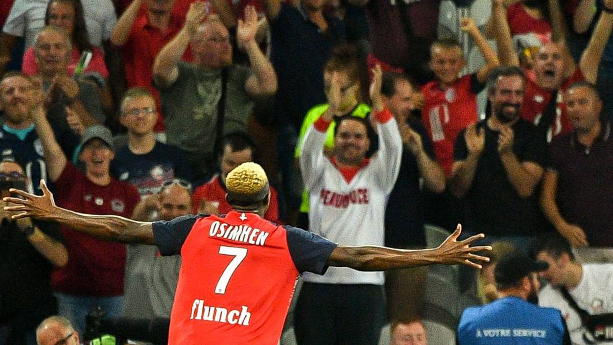 Platz eins teilen sich nämlich der Ex-Wolfsburger VICTOR OSIMHEN, dessen Ablöse von zwölf Millionen Euro sich für den OSC Lille schon bezahlbar gemacht hat, sowie MOUSSA DEMBELE (Olympique Lyon) mit je fünf Toren