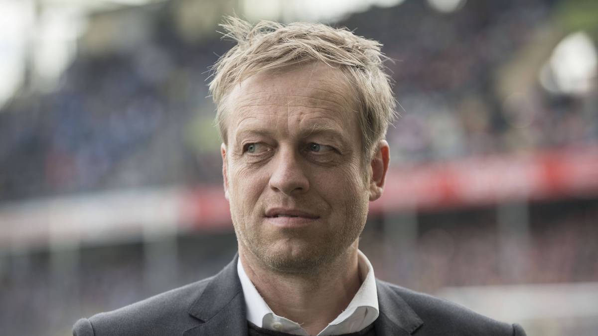 SC Freiburg: Klemens Hartenbach. Sportdirektor. Seit Juli 2013, Vertrag bis Juni 2018. Der Grund- und Hauptschullehrer teilte sich einst das Amt mit Jochen Saier, der inzwischen aber zum Sportvorstand avancierte. Der 52-jährige Hartenbach ist vor allem für das Scouting verantwortlich und steht in der Außenwirkung deutlich im Schatten von Kultcoach Christian Streich
