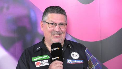 Gary Anderson bezwingt Boris Krcmar mit 4:1 und ist nach seinem Achtelfinaleinzug zu Scherzen aufgelegt. 