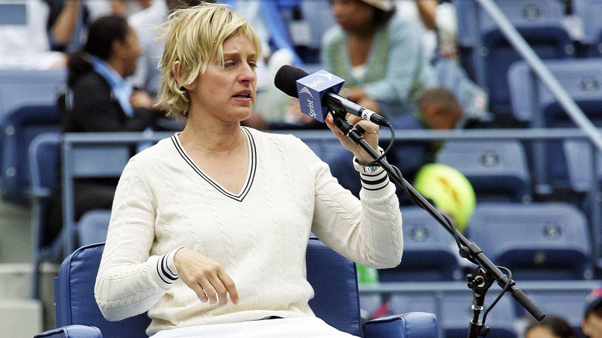 Komikerin Ellen DeGeneres legte am Kids Day der diesjährigen Australian Open einen Auftritt als Stuhlschiedsrichterin hin