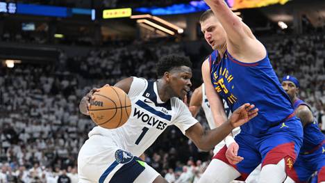 Wolves-Spieler Anthony Edwards muss sich nach dem bitteren Playoff-Aus gegen die Denver Nuggets nun wegen Körperverletzung an zwei Frauen vor Gericht verantworten.