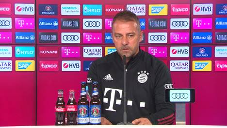 Arp gibt beim FC Bayern sein Pflichtspiel-Debüt - Flick macht ihm aber wenig Hoffnung auf den Profikader. Er sagt zudem, wo sich Neuzugang Roca noch verbessern muss.