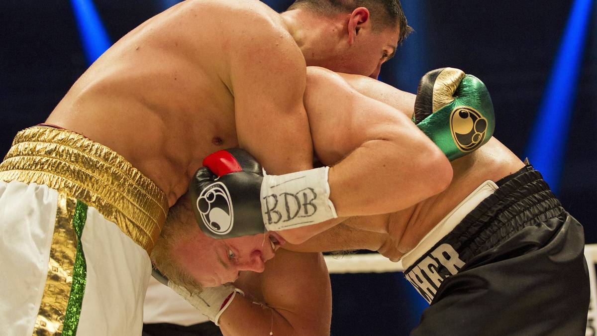 Aber es reicht locker für Huck: Der Deutsche liegt in allen Wertungen vorne. 119:109, 117:111 und 117:111 entscheiden die Kampfrichter