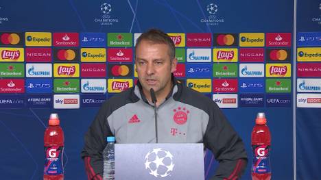 Nach dem Verhandlungsstopp mit David Alaba spricht Hansi Flick auf der Pressekonferenz über seinen Innenverteidiger und zeigt sich unglücklich über die aktuelle Situation.