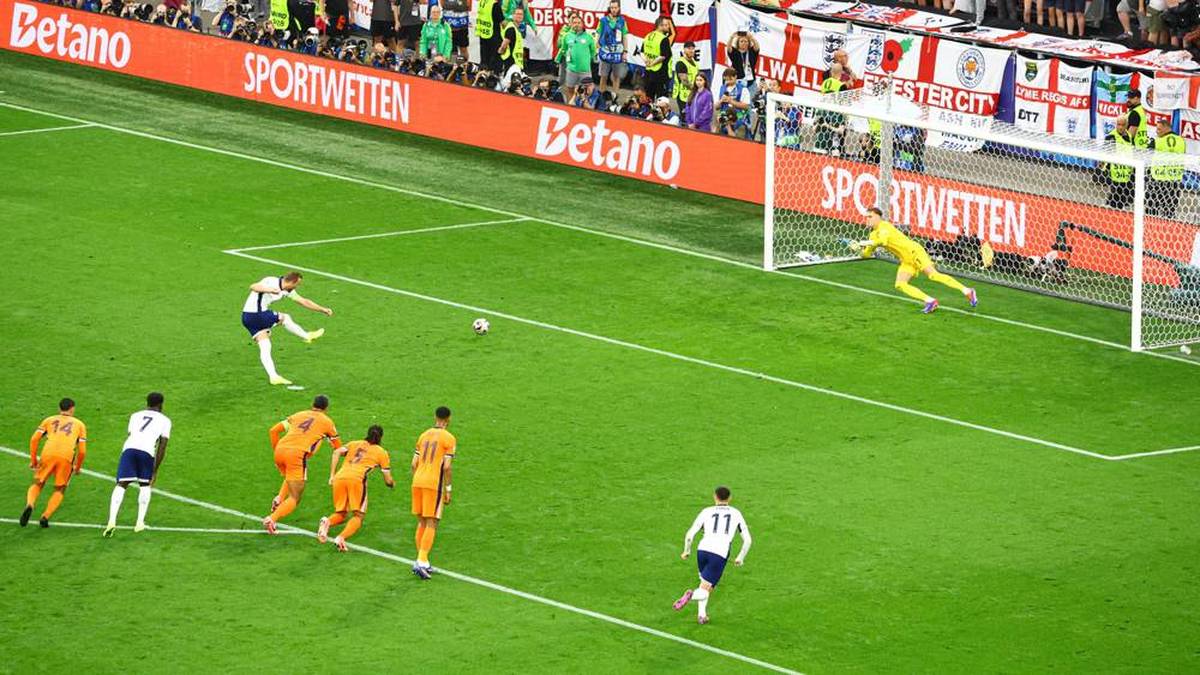 Harry Kane verwandelt seinen Elfmeter gegen die Niederlande