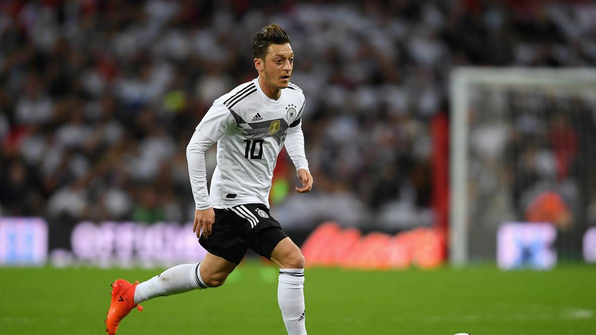 MESUT ÖZIL: Der Arsenal-Profi spielte neben Gündogan. Einige Lichtblicke, wie der Pass in die Tiefe auf Werner (23. Minute). Dennoch erwartet man mehr von ihm. SPORT1-Note: 3