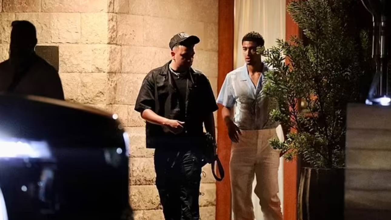 Jude Bellingham und Trent Alexander Arnold vor dem Restaurant "Nobu"