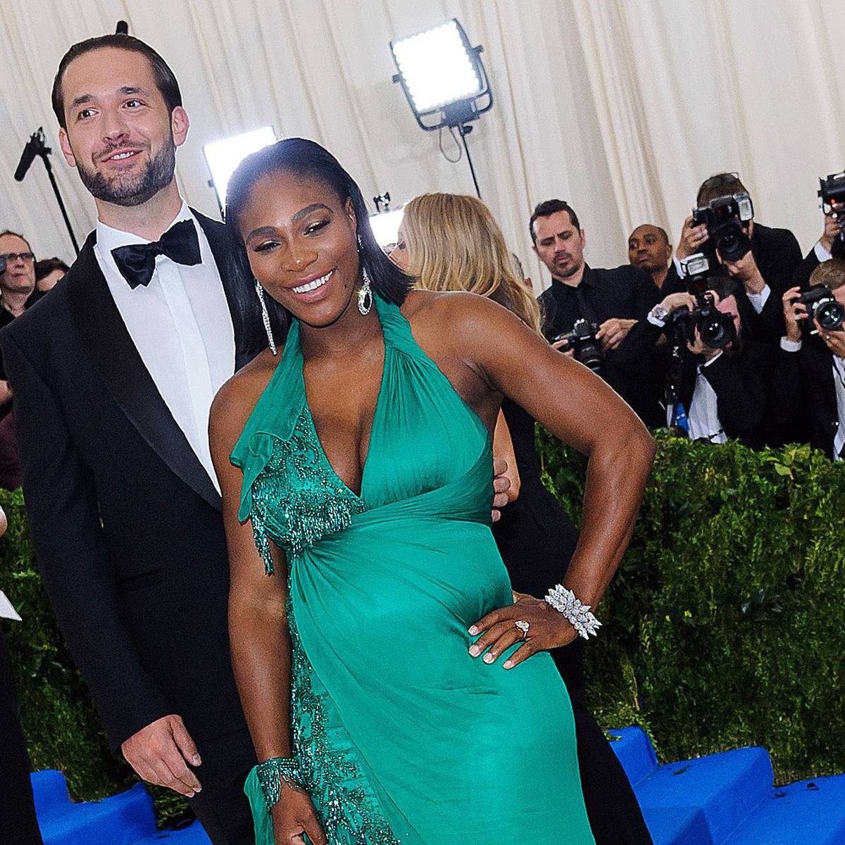 Serena Williams (Wearing A Roberto Cavalli Gown) At Arrivals For Espn'S  2009 Espy Awards Arrivals, Nokia Theatre, Los