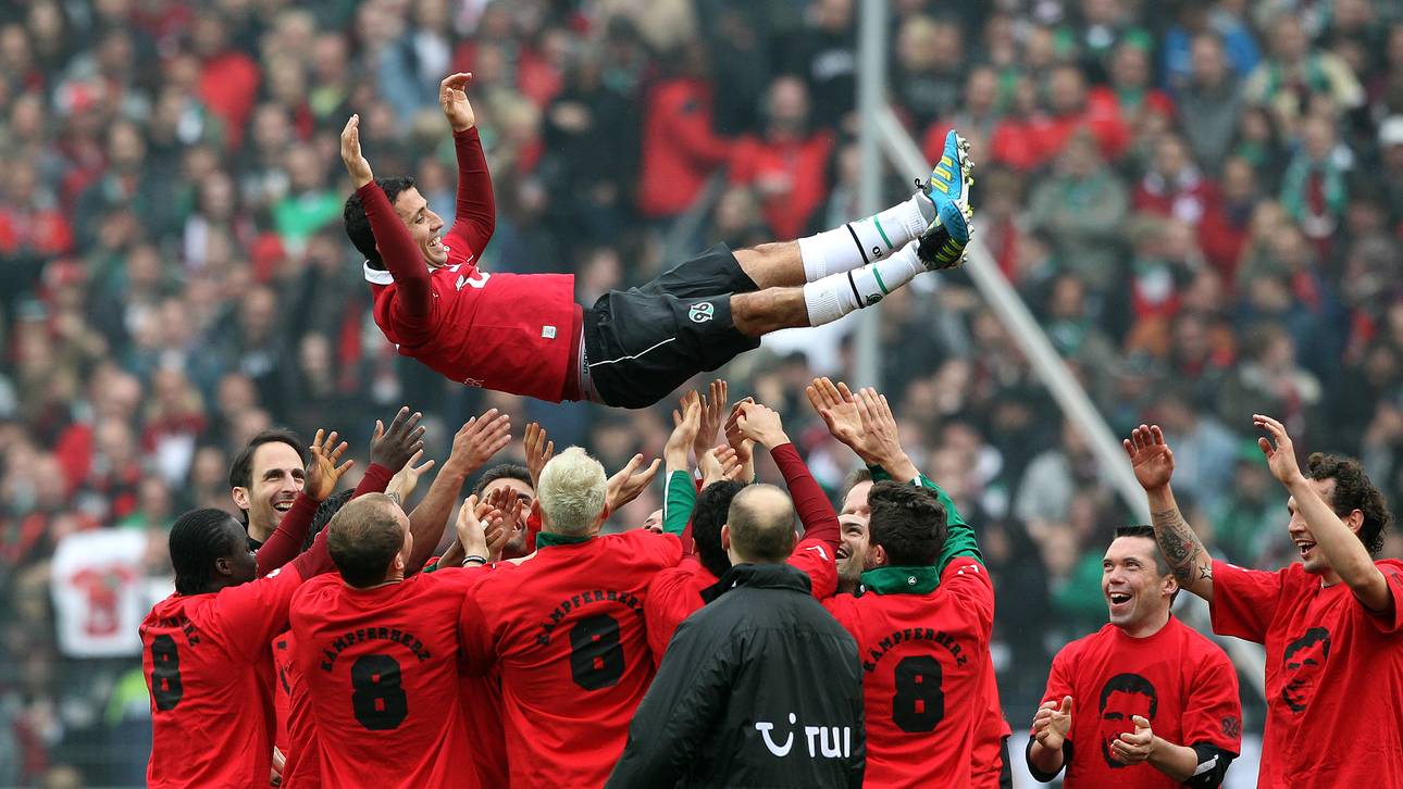 Hannover 96 v 1. FC Kaiserslautern - Bundesliga