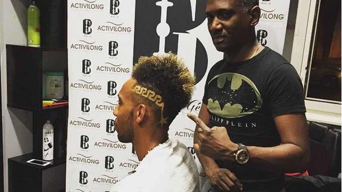 An sein Haar lässt Aubameyang ohnehin nur den französischen Promi-Figaro Gerald Lerandy, genannt "Barber Ge", den er sogar ab und zu nach Dortmund einfliegen lässt