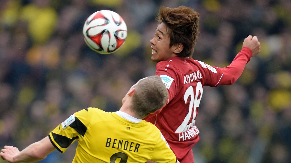 Fünf Punkte liegt Dortmund (33) derzeit hinter dem FC Augsburg (38) auf dem Europa-League-Qualifikationsplatz, sechs hinter dem Erzrivalen Schalke 04 (39) auf dem direkten Europa-League-Platz. Eine Saison ohne internationalen Wettbewerb? Mittlerweile undenkbar!