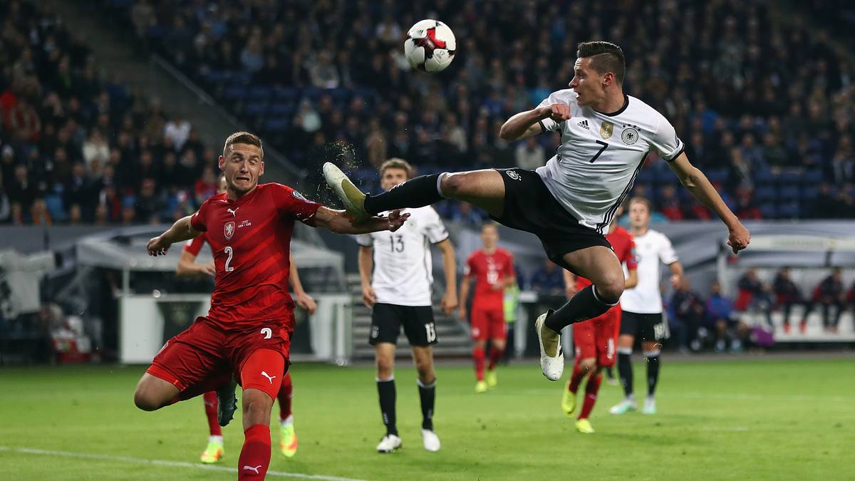 Trotz bester Chancen geht es "nur" mit 1:0 in die Pause. Schmeichelhaft für die anfangs mutigen, aber doch sehr defensiv eingestellten Gäste