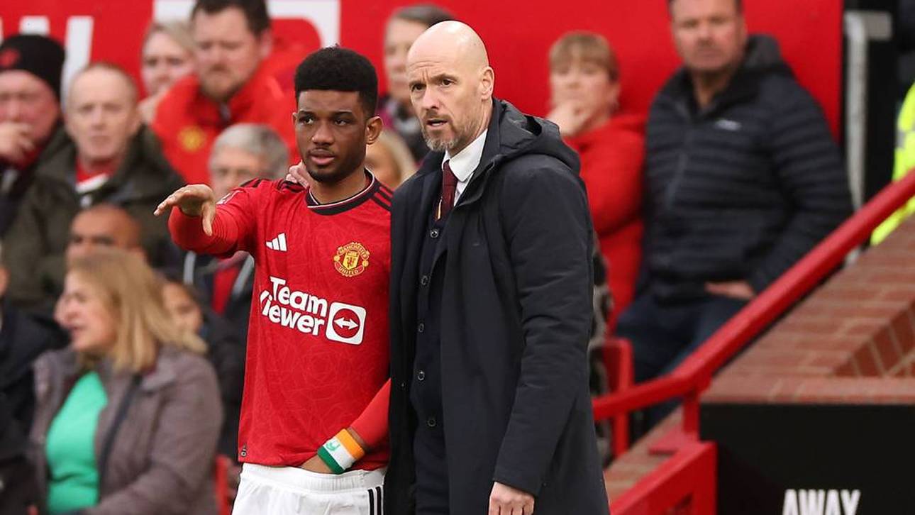 Amad Diallo (l.) und Cheftrainer Erik ten Hag (r.)