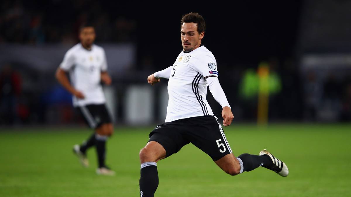 MATS HUMMELS: Wie Boateng löste auch Hummels seine wenigen Defensivaufgaben gegen einen allerdings harmlosen Gegner souverän und glänzte im Spielaufbau. Ob mit Spann oder Außenrist – seine Pässe waren Hingucker. SPORT1-Note: 2
