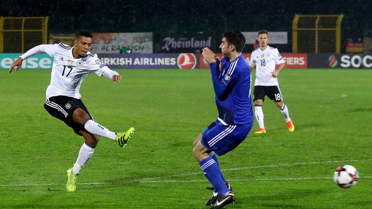 BENJAMIN HENRICHS: Hat das Potential zum neuen deutschen Wunderkind. Wird deshalb in schöner Regelmäßigkeit mit Topklubs wie Bayern, Barca und Tottenham in Verbindung gebracht. Wird nach der EM mit Sicherheit noch mehr Anfragen erhalten, sollte er auf internationalem Niveau überzeugen