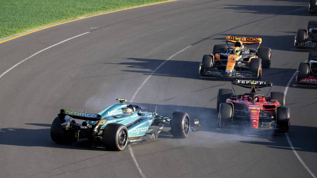 Der Crash zwischen Fernando Alonso (l.) und Carlos Sainz (r.) erhitzt die Gemüter