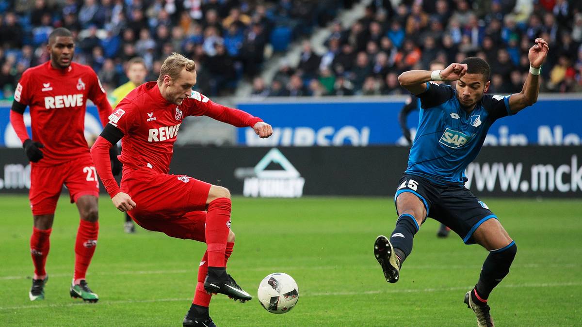 Auch Marcel Risse, vor zwei Wochen noch Siegtorschütze im Derby in Mönchengladbach, verzieht knapp. Kurz danach muss er verletzt raus
