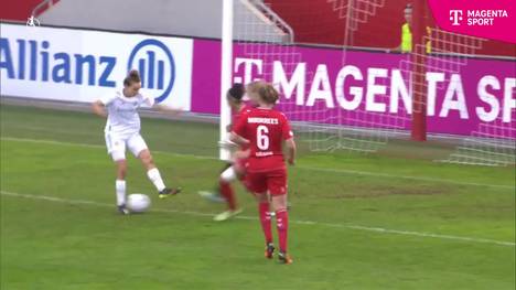 Der FC Bayern München feiert einen ungefährdeten 4:0-Sieg gegen den 1. FC Köln. Lina Magull erzielt den sehenswertesten Treffer des Tages.