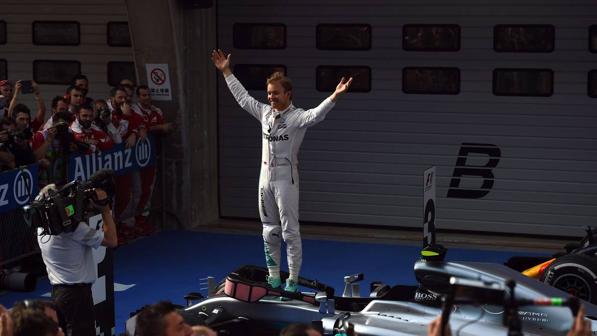 In der Boxengasse kann sich der in dieser Saison makellose Seriensieger zu Recht feiern lassen