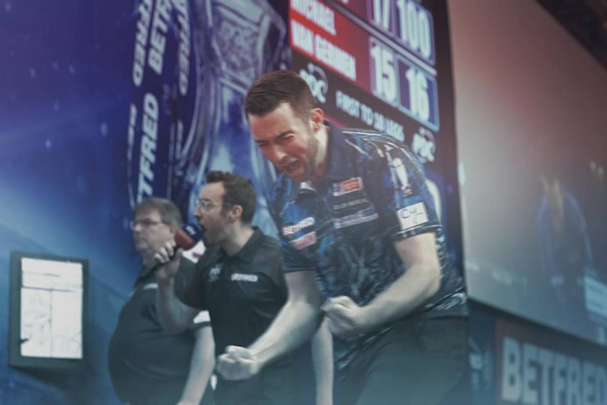 Luke Humphries steht im Halbfinale der Premier League of Darts Nathan Aspinall gegenüber und will heute den Titel holen, der ihm zur Triple Crown noch fehlt. Die Triple Crown besteht aus WM-Titel, World Matchplay und der Premier League of Darts.
